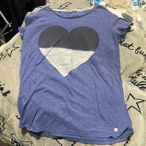 VS pink heart tee size XS Blk n wht heart